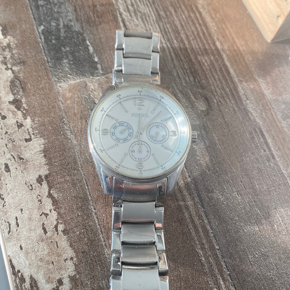 Women fossil watch color silver price $80